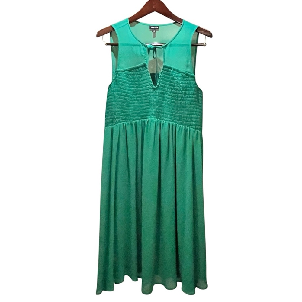 Torrid Women’s Green Sleeveless Smocked Chiffon Dress Keyhole Neckline Plus Size